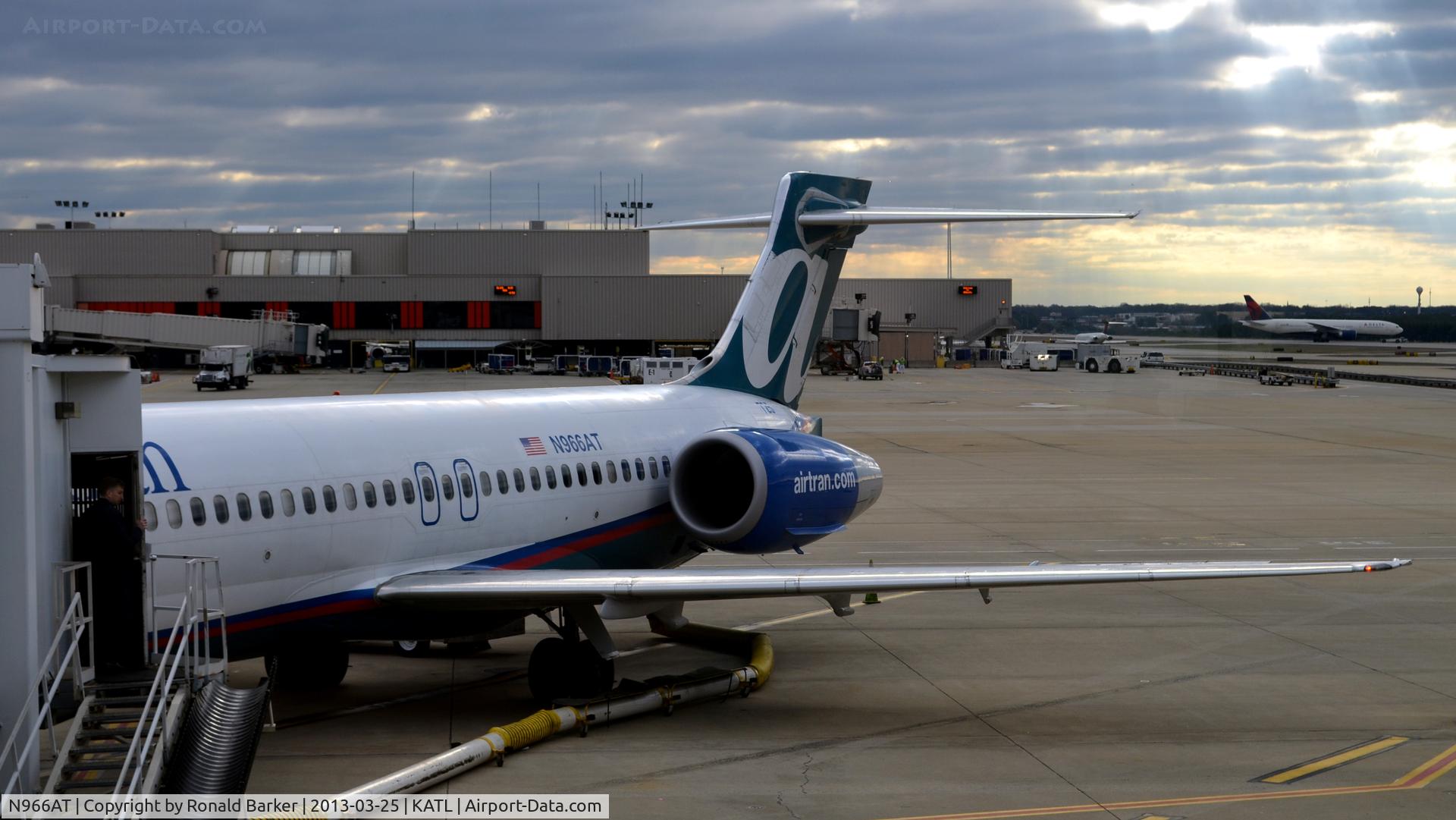 N966AT, 2001 Boeing 717-200 C/N 55027, Atlanta