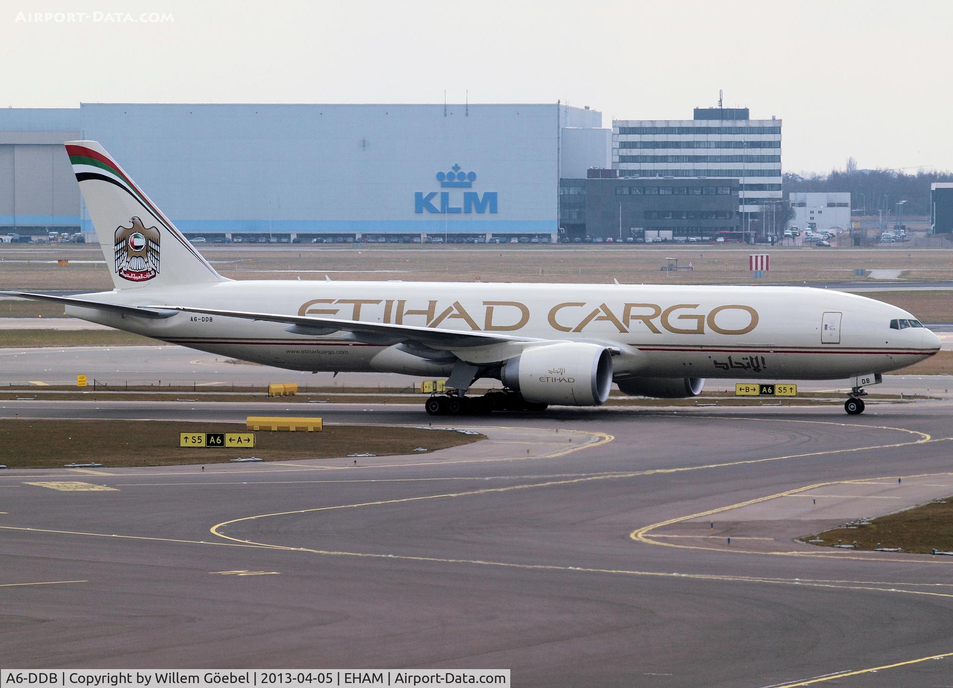 A6-DDB, 2013 Boeing 777-FFX C/N 39692, Landing on runway R36 of Schiphol Airport