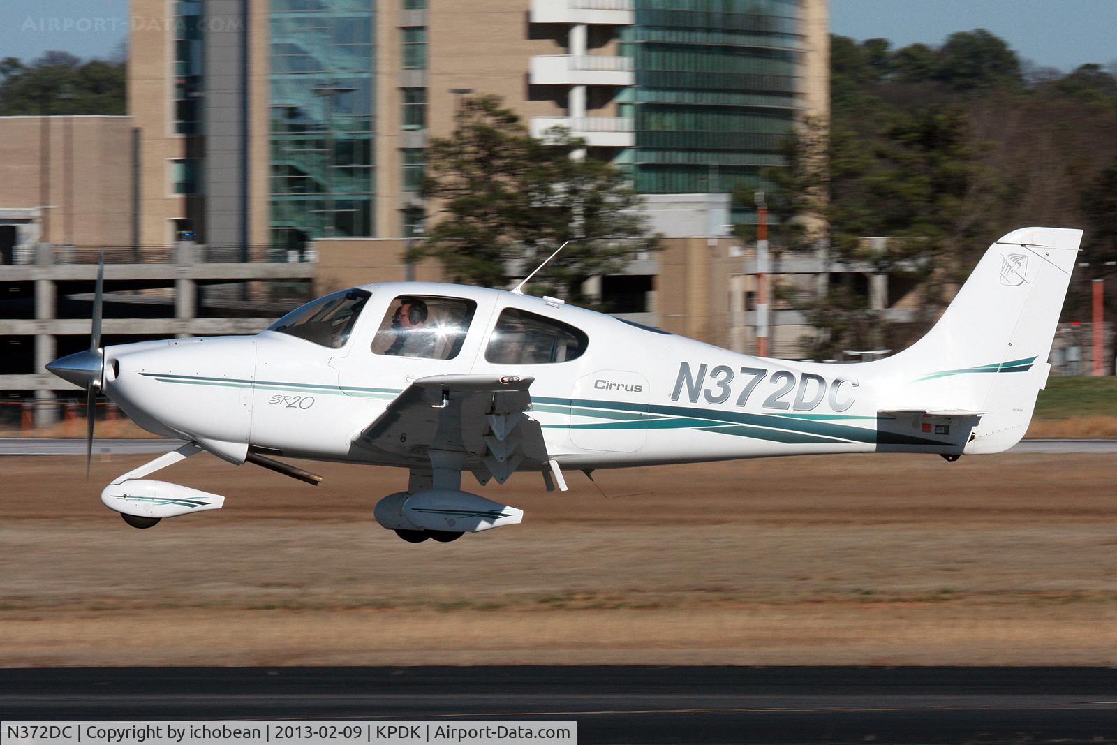 N372DC, 2002 Cirrus SR20 C/N 1210, Canon 40D / Canon 100-400 L IS US