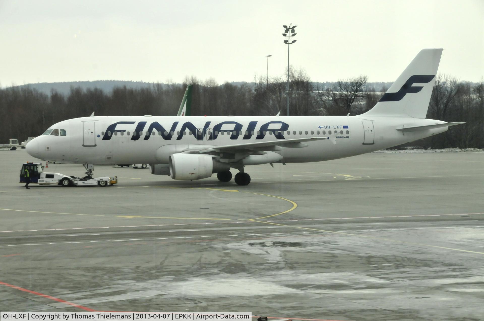 OH-LXF, 2002 Airbus A320-214 C/N 1712, waiting for departure