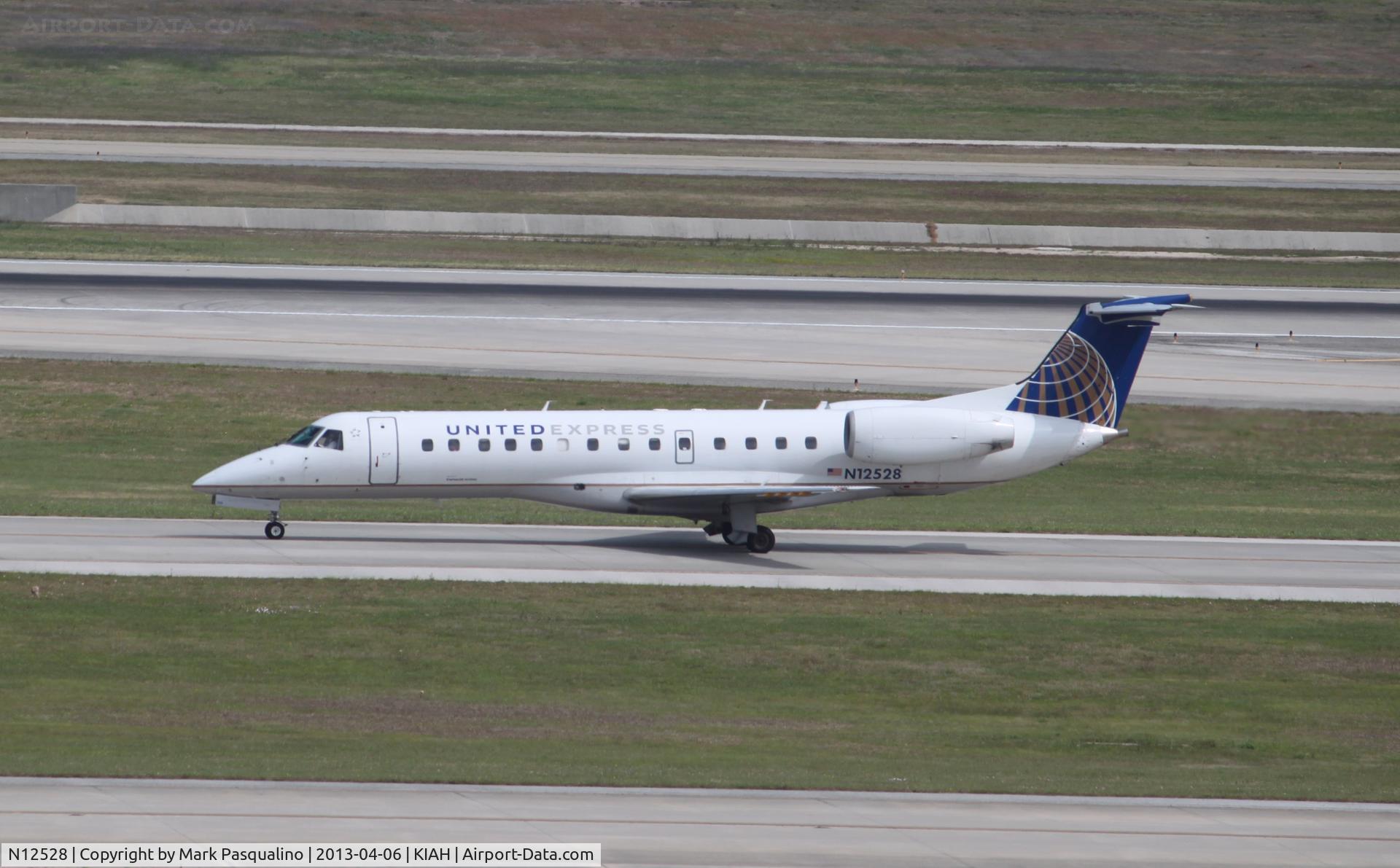 N12528, 2001 Embraer ERJ-135LR (EMB-135LR) C/N 145504, EMB-135LR