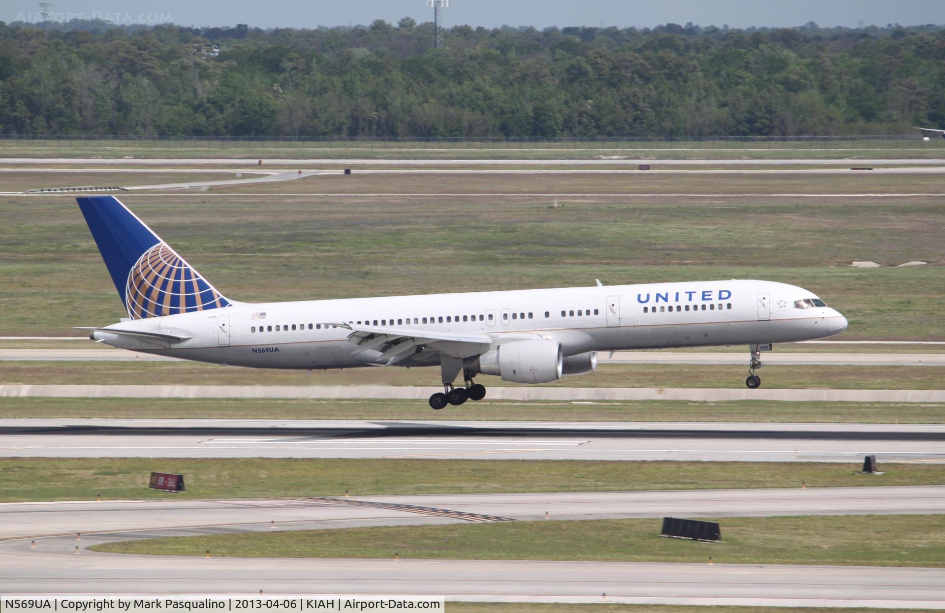 N569UA, 1992 Boeing 757-222 C/N 26677, Boeing 757-200