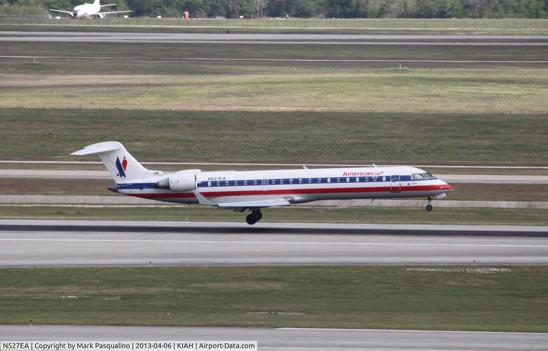 N527EA, Bombardier CRJ-702 (CL-600-2C10) Regional Jet C/N 10305, CL-600-2C10