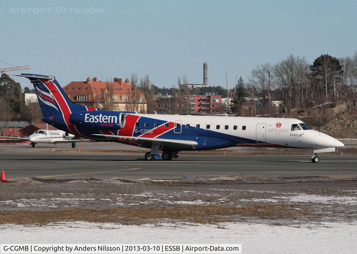 G-CGMB, 2000 Embraer ERJ-135ER (EMB-135ER) C/N 145189, Lining up runway 12.