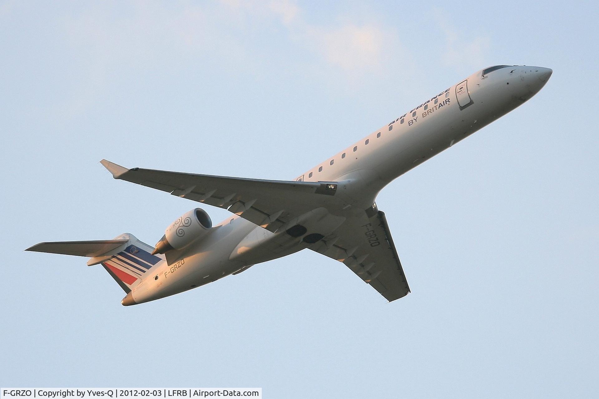 F-GRZO, 2007 Canadair CRJ-700 (CL-600-2C10) Regional Jet C/N 10265, Canadair Regional Jet CRJ-702, Take off rwy 25L, Brest-Bretagne Airport (LFRB-BES)