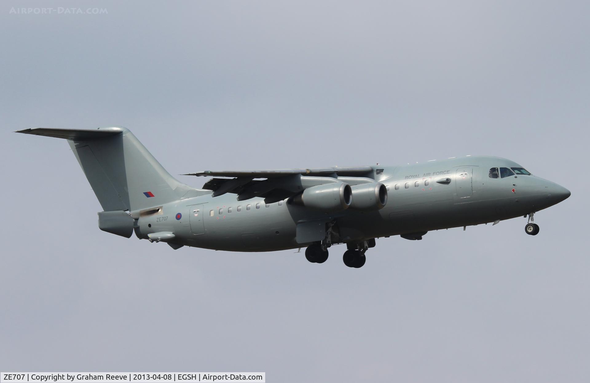 ZE707, 1991 British Aerospace BAe.146-200QC Quick Change C/N E2188, Practice approach to runway 09.