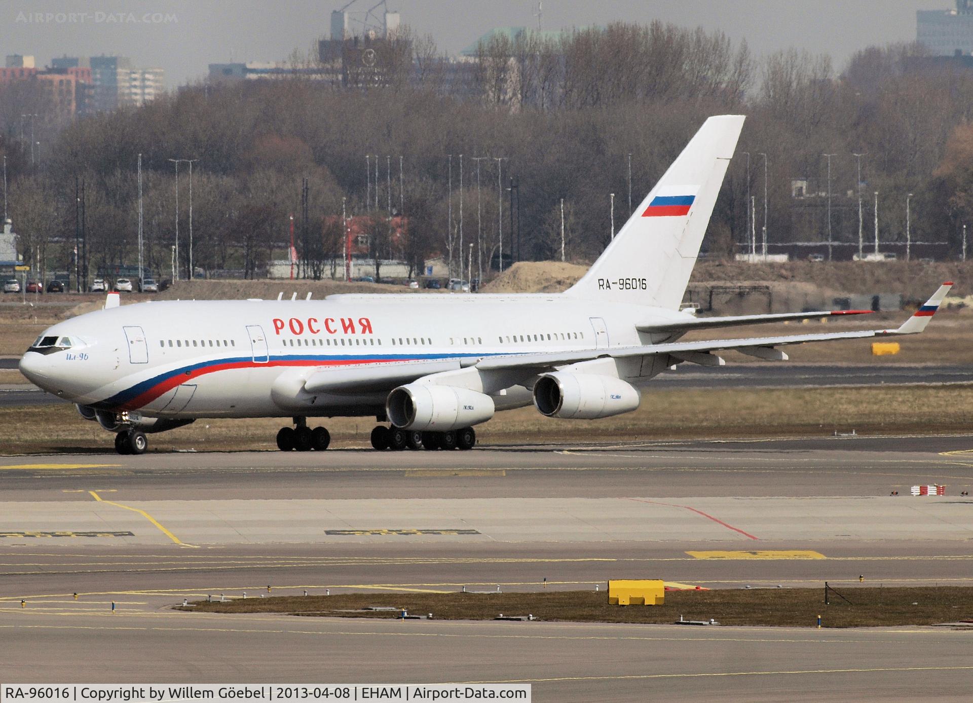 RA-96016, 2004 Ilyushin Il-96-300 C/N 74393202010, Just arrive for a visit of the Russian Premier Poetin