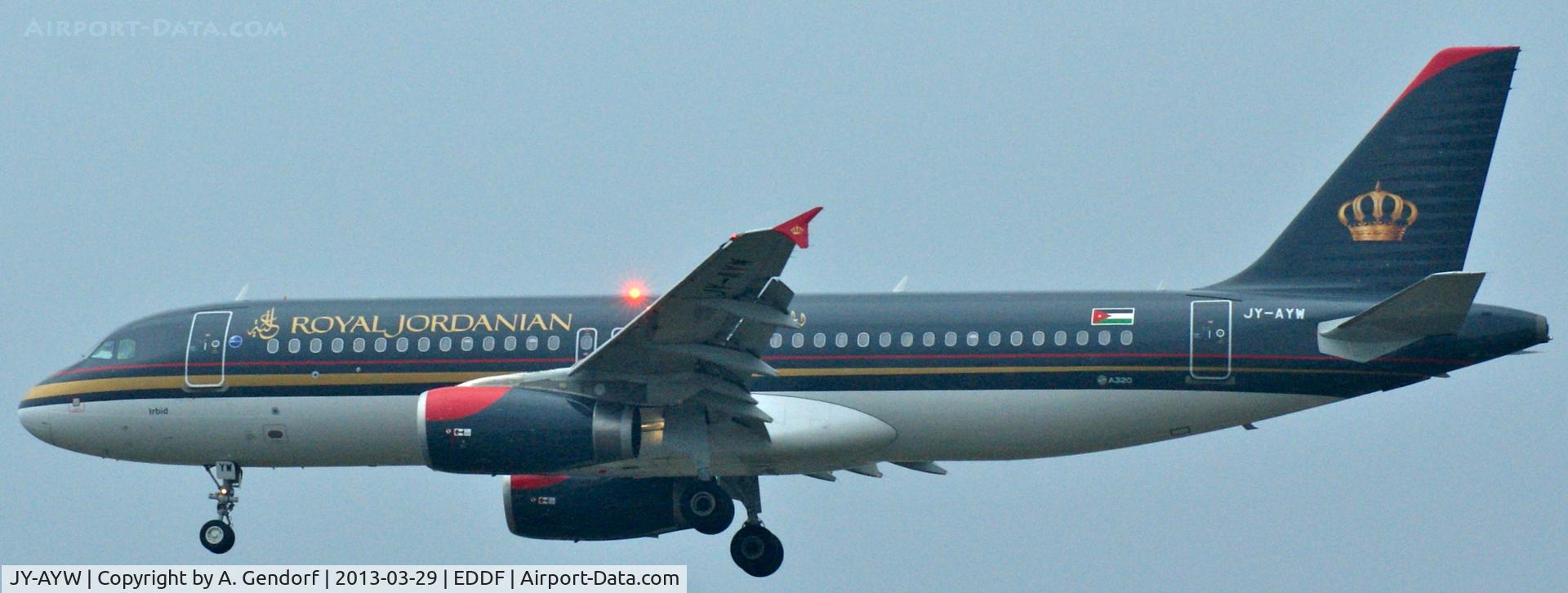 JY-AYW, 2012 Airbus A320-232 C/N 5367, Royal Jordanian Airlines, is approaching RWY 25L at Frankfur Int´l (EDDF)