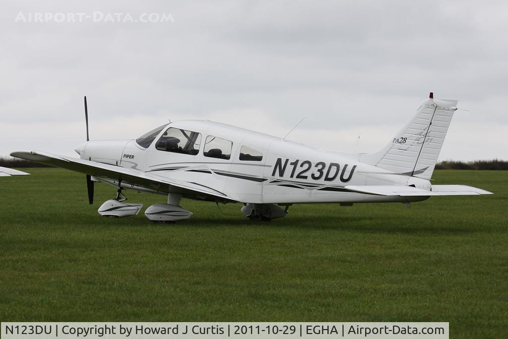 N123DU, 1977 Piper PA-28-161 Cherokee Warrior II C/N 28-7716195, Privately owned. Painted in a similar scheme to Cirrus N123DV.