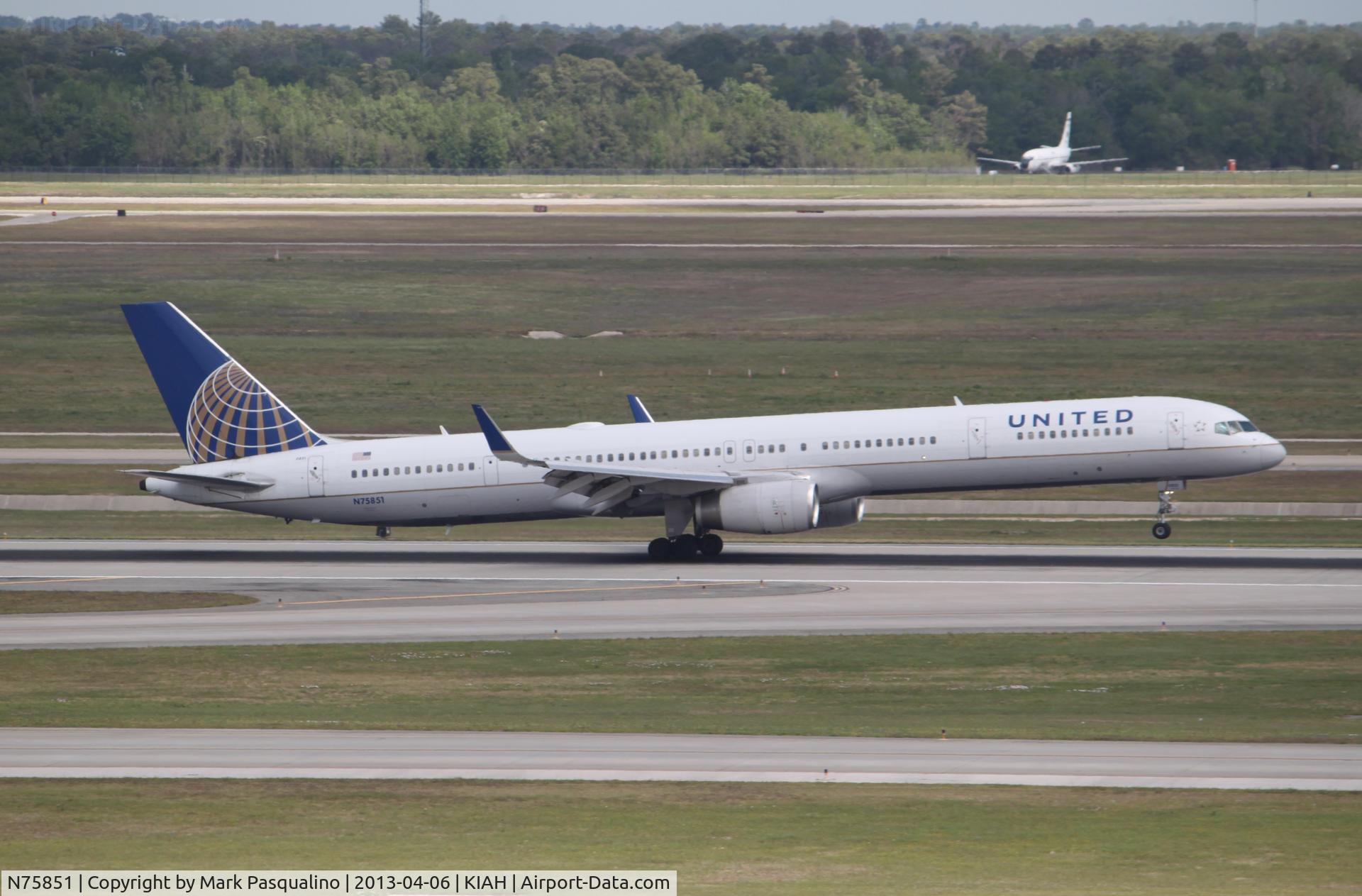 N75851, 2001 Boeing 757-324 C/N 32810, Boeing 757-300