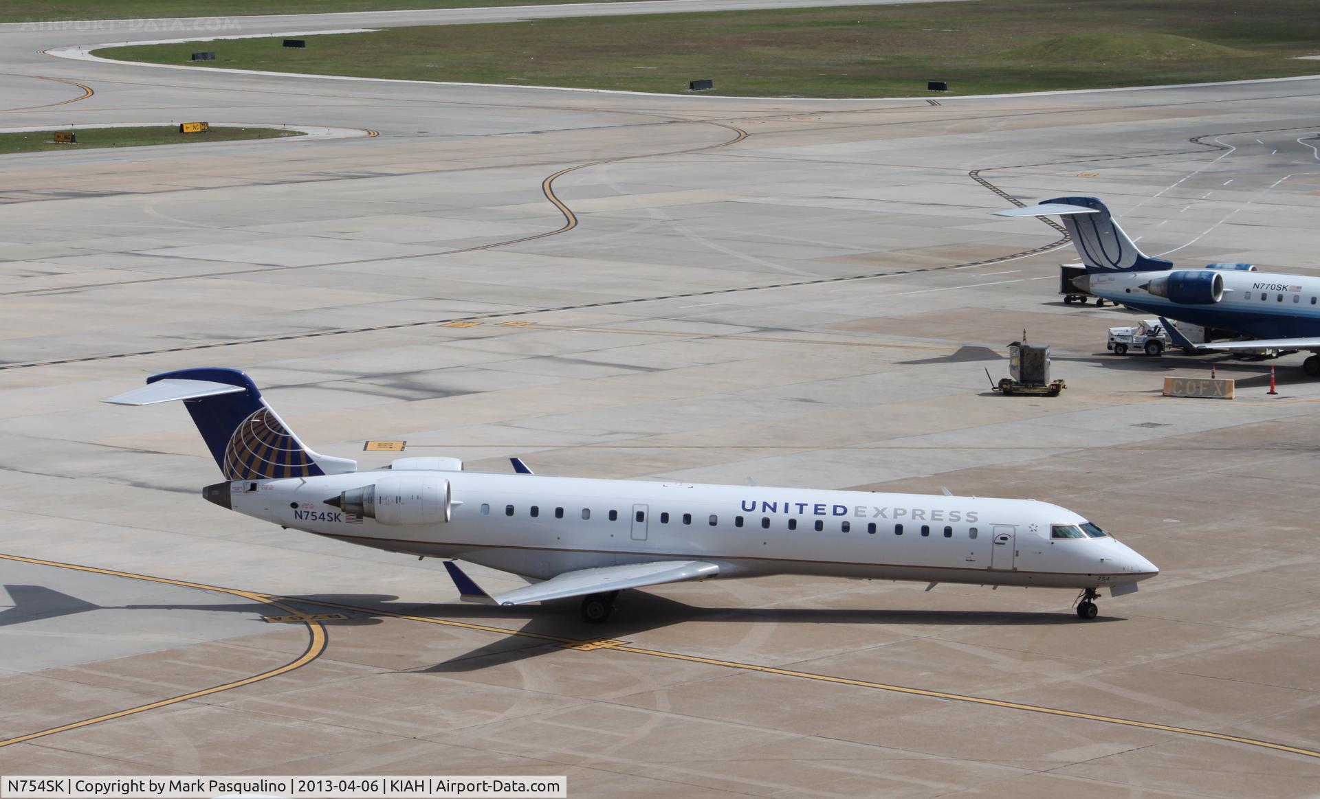 N754SK, 2005 Bombardier CRJ-701 (CL-600-2C10) Regional Jet C/N 10215, CL-600-2C10