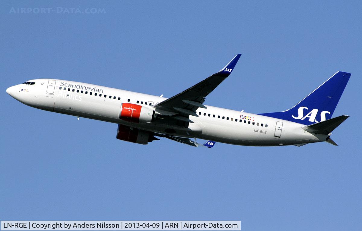 LN-RGE, 2013 Boeing 737-883 C/N 38037, Departing runway 19R.
