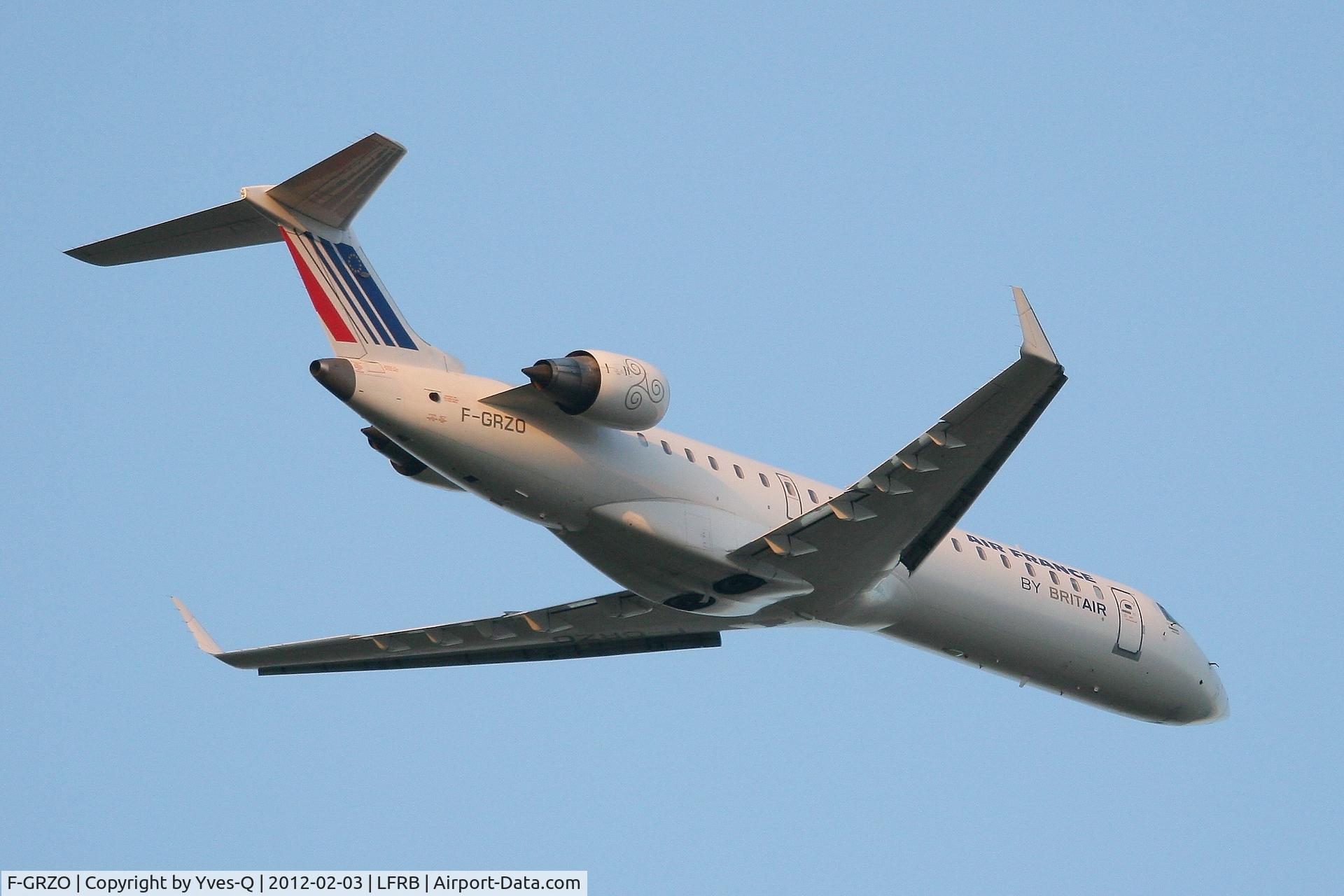 F-GRZO, 2007 Canadair CRJ-700 (CL-600-2C10) Regional Jet C/N 10265, Canadair Regional Jet CRJ702, Take off rwy 07R, Brest-Bretagne Airport (LFRB-BES)