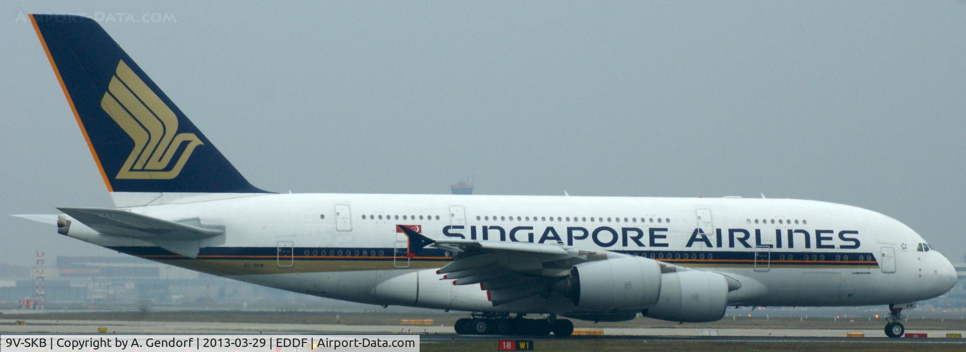 9V-SKB, 2006 Airbus A380-841 C/N 005, Singapore Airlines, waiting on RWY 18 for take off clearence at Frankfurt Int´l (EDDF)