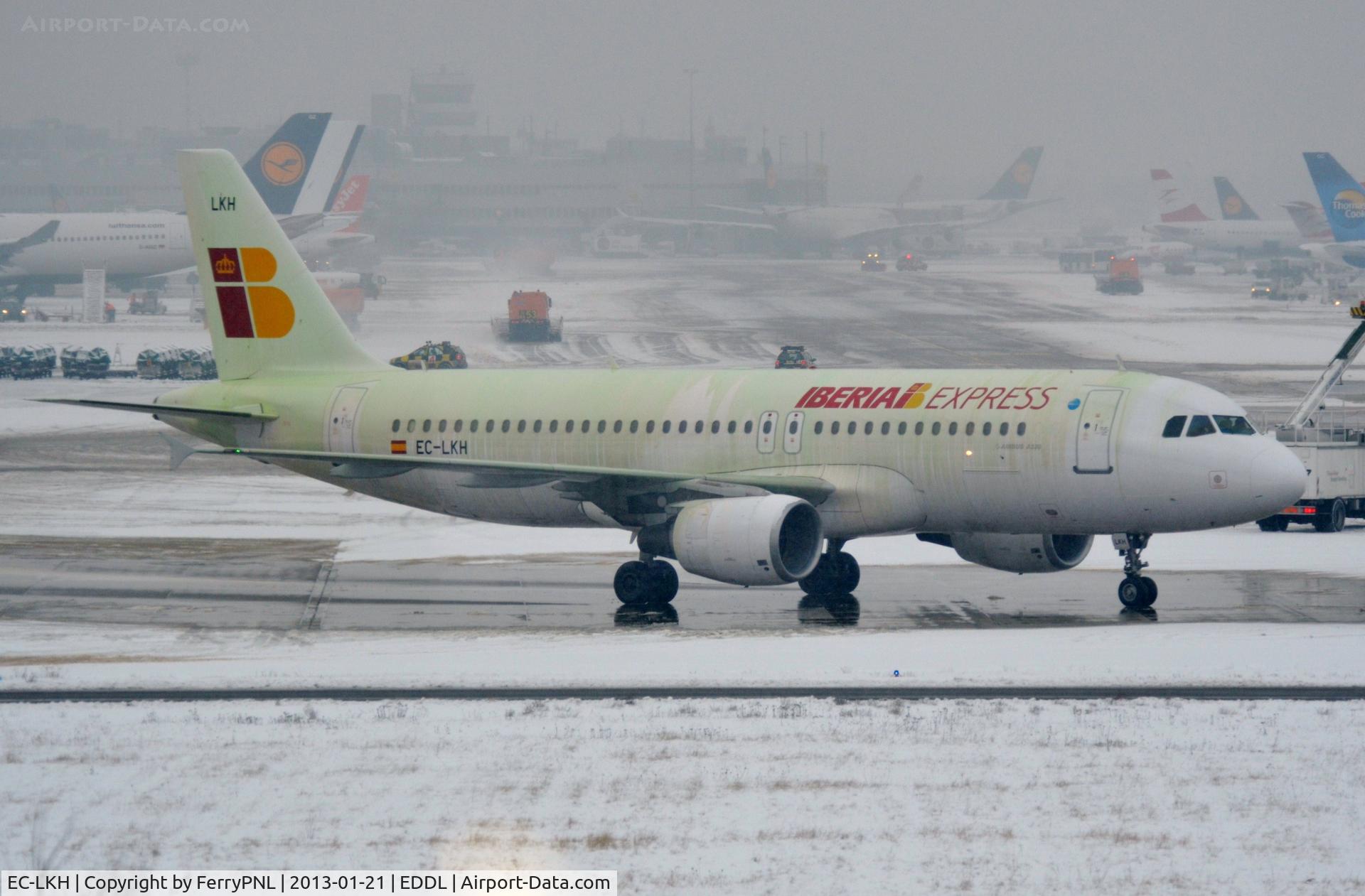 EC-LKH, 1999 Airbus A320-214 C/N 1101, This IB Express A320 is usually white. The de-icing fluids gave it a special effect.