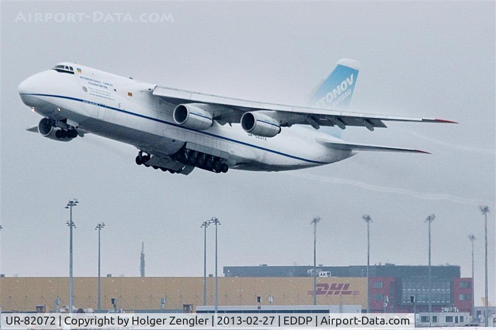 UR-82072, 1993 Antonov An-124-100 Ruslan C/N 9773053359136, Take-off on rwy 08R.....