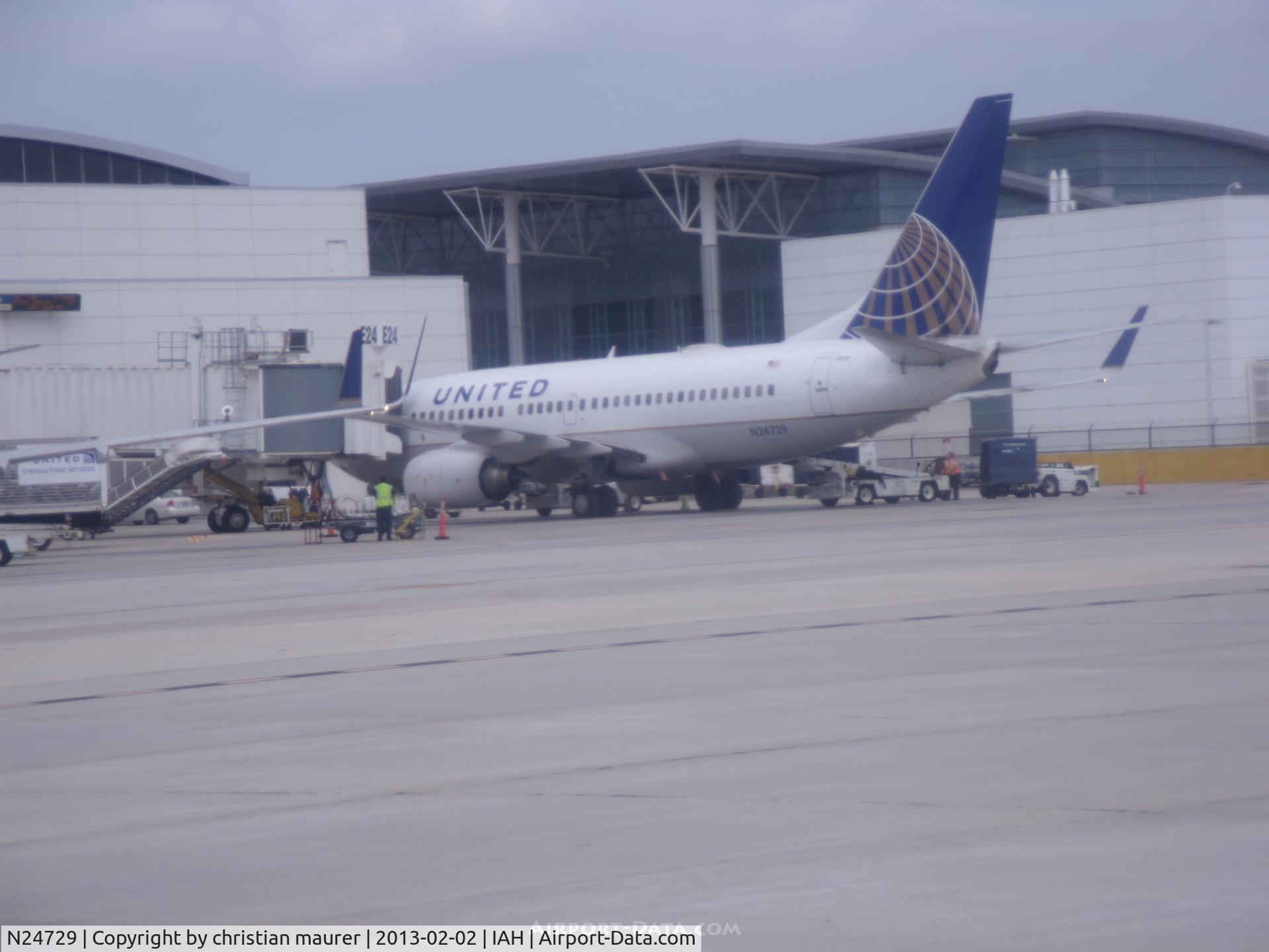 N24729, 1999 Boeing 737-724 C/N 28945, united 737-700