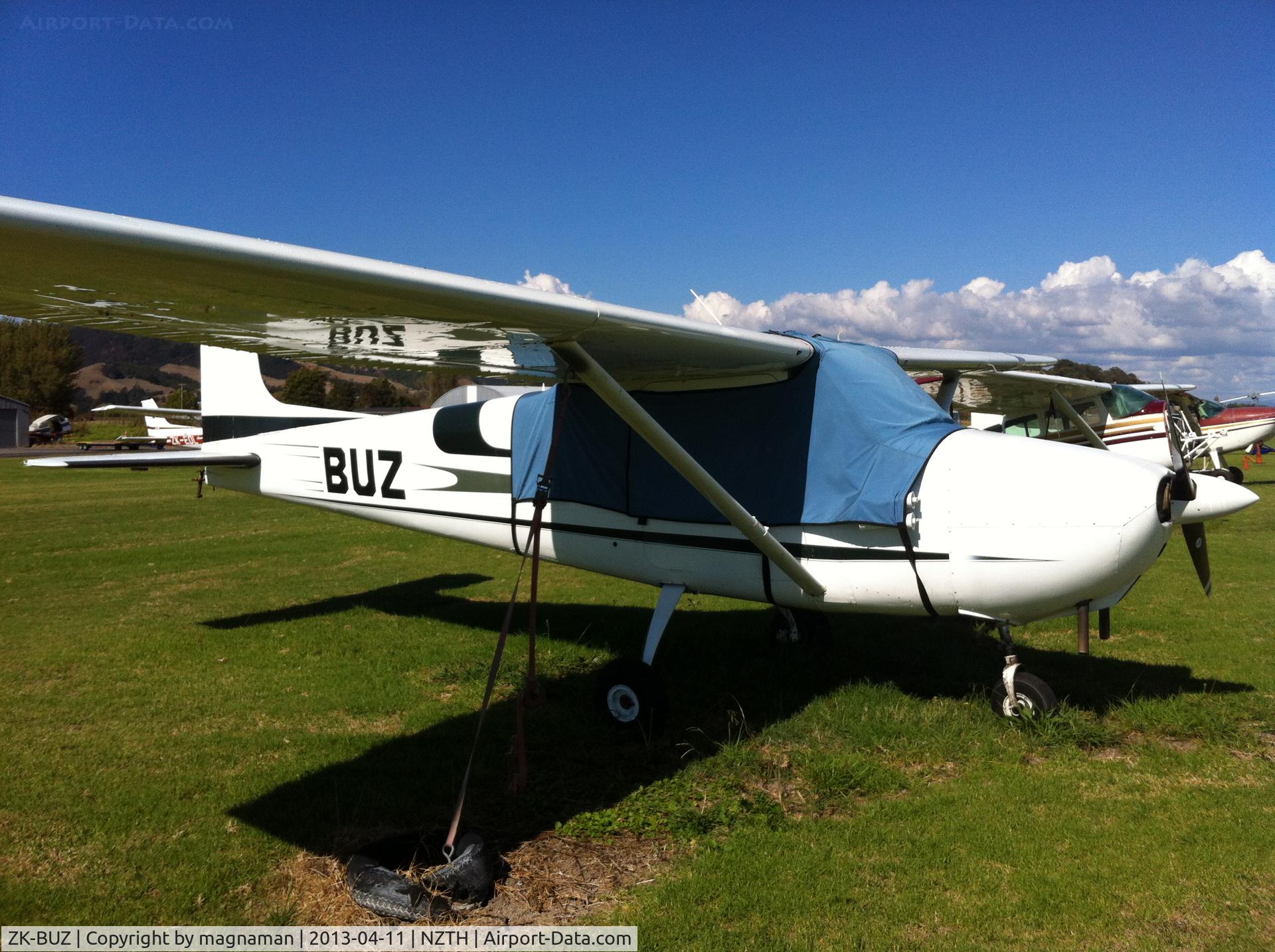 ZK-BUZ, 1957 Cessna 172 C/N 28138, Nice old timer - at Thames.
Great little strip near the Coramandel.