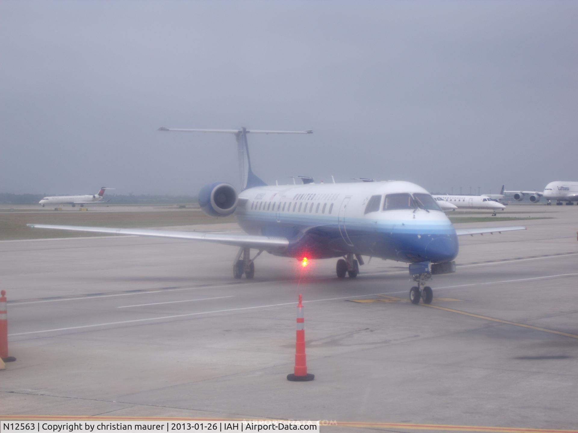 N12563, 2002 Embraer ERJ-145LR (EMB-145LR) C/N 145612, erj-145 pulling in from the taxiway