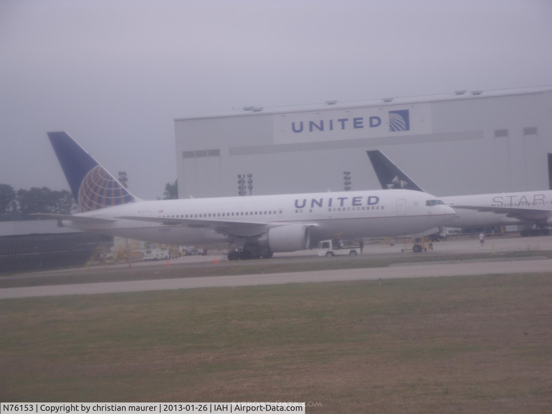 N76153, 2000 Boeing 767-224 (ER) C/N 30432, baby 767 with all the wheel well doors down