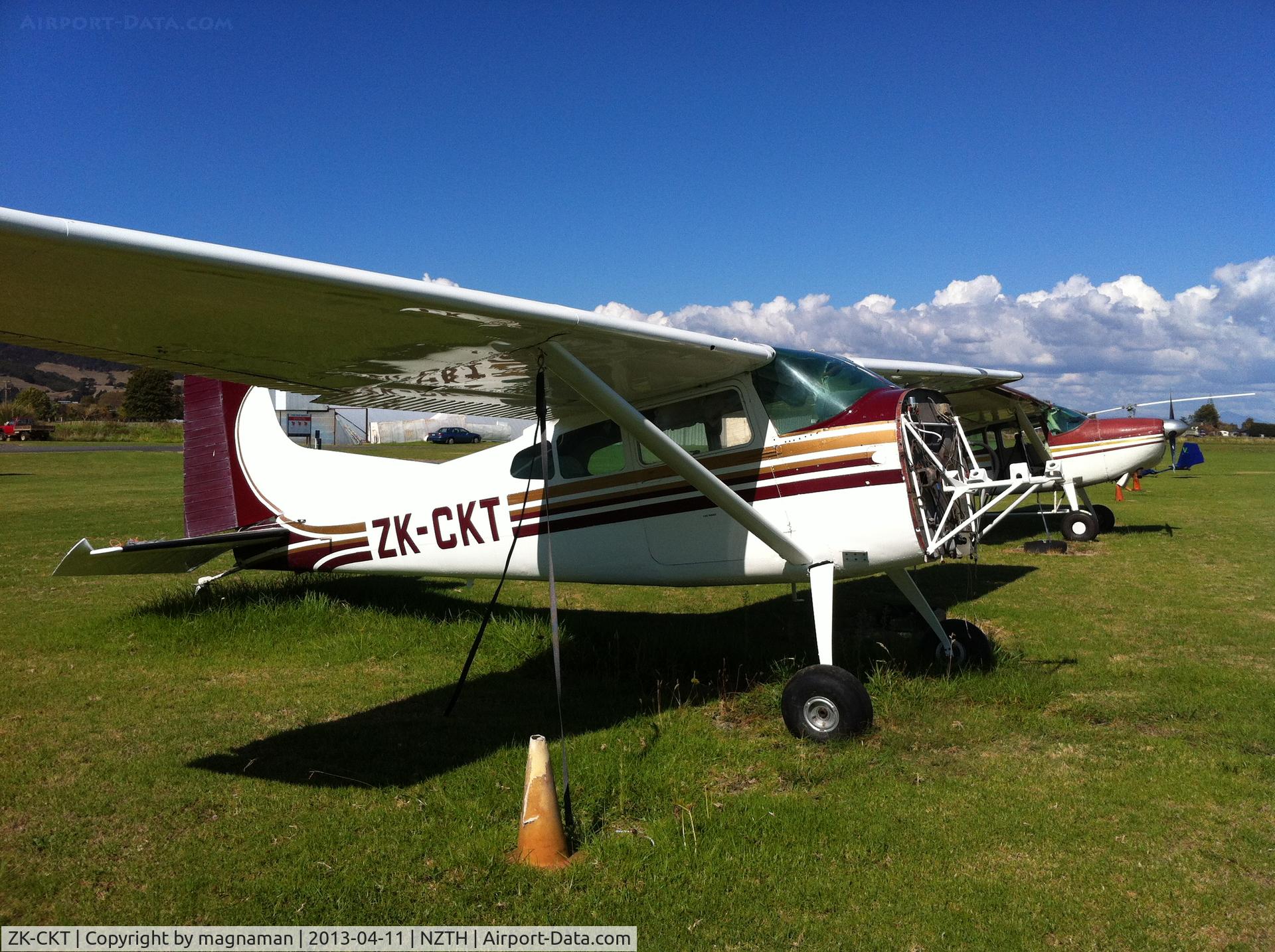 ZK-CKT, Cessna 185D Skywagon C/N 185-0929, Very freindly people at Thames gave me free access to the grass apron. Mind you there was not much happening despite the great weather.