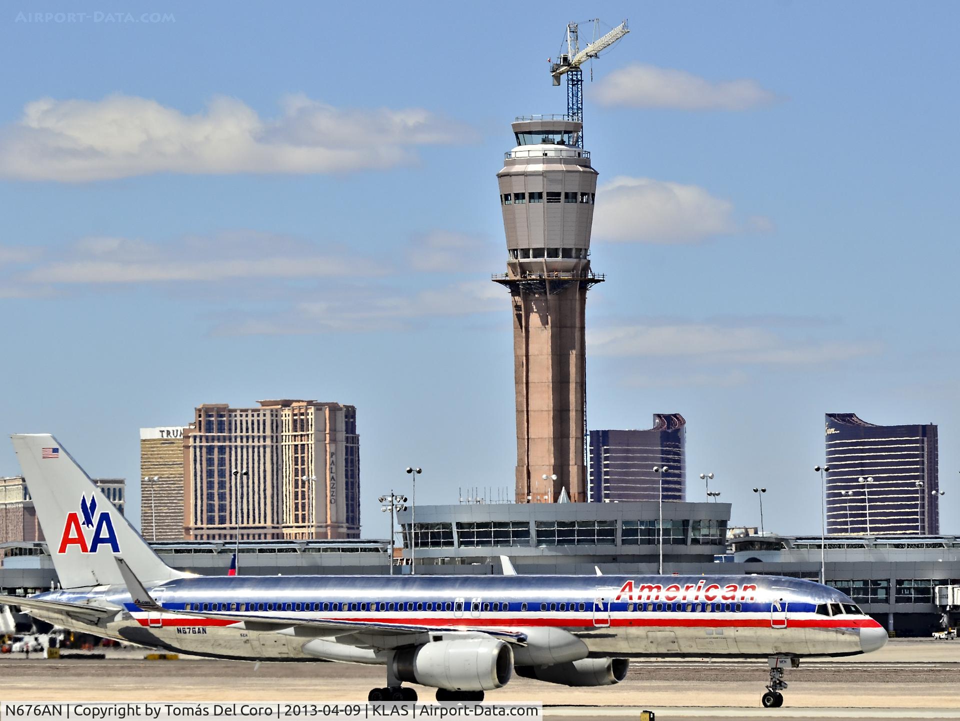 N676AN, 1998 Boeing 757-223 C/N 29426, N676AN American Airlines Boeing 1998 757-223 (cn 29426/827)

Las Vegas - McCarran International (LAS / KLAS)
USA - Nevada
April 09, 2013
Photo: TDelCoro