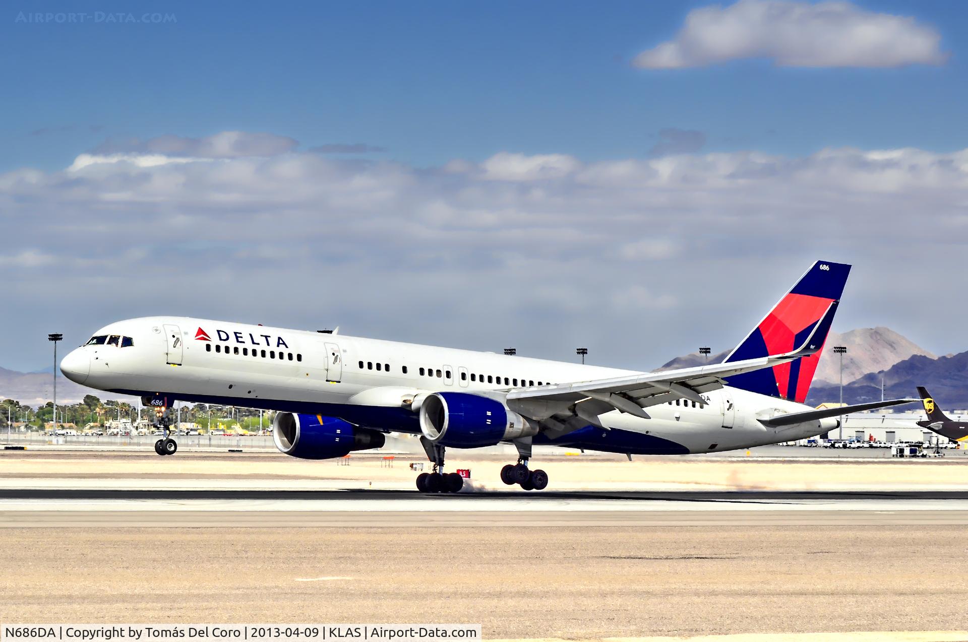N686DA, 1995 Boeing 757-232 C/N 27589, N686DA Delta Air Lines Boeing 757-232 (cn 27589/689)

Las Vegas - McCarran International (LAS / KLAS)
USA - Nevada
April 09, 2013
Photo: TDelCoro