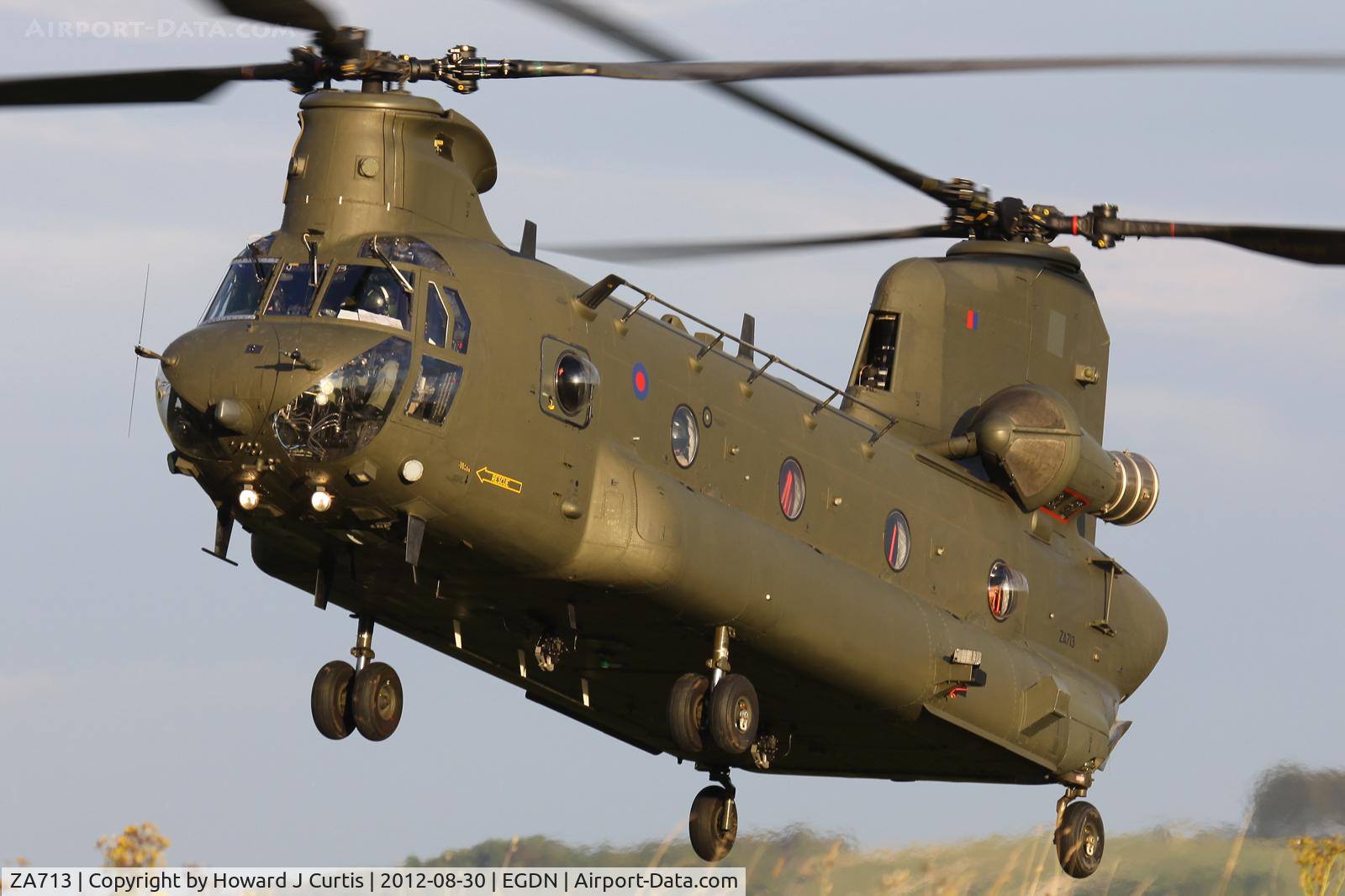 ZA713, 1981 Boeing Vertol Chinook HC.2 C/N M/A025/B-844/M7013, Coming in to land.