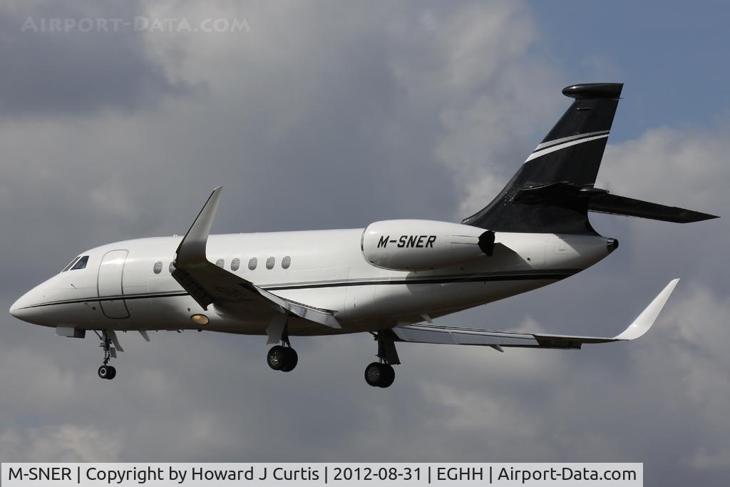 M-SNER, 2006 Dassault Falcon 2000EX C/N 95, Finals for runway 08.