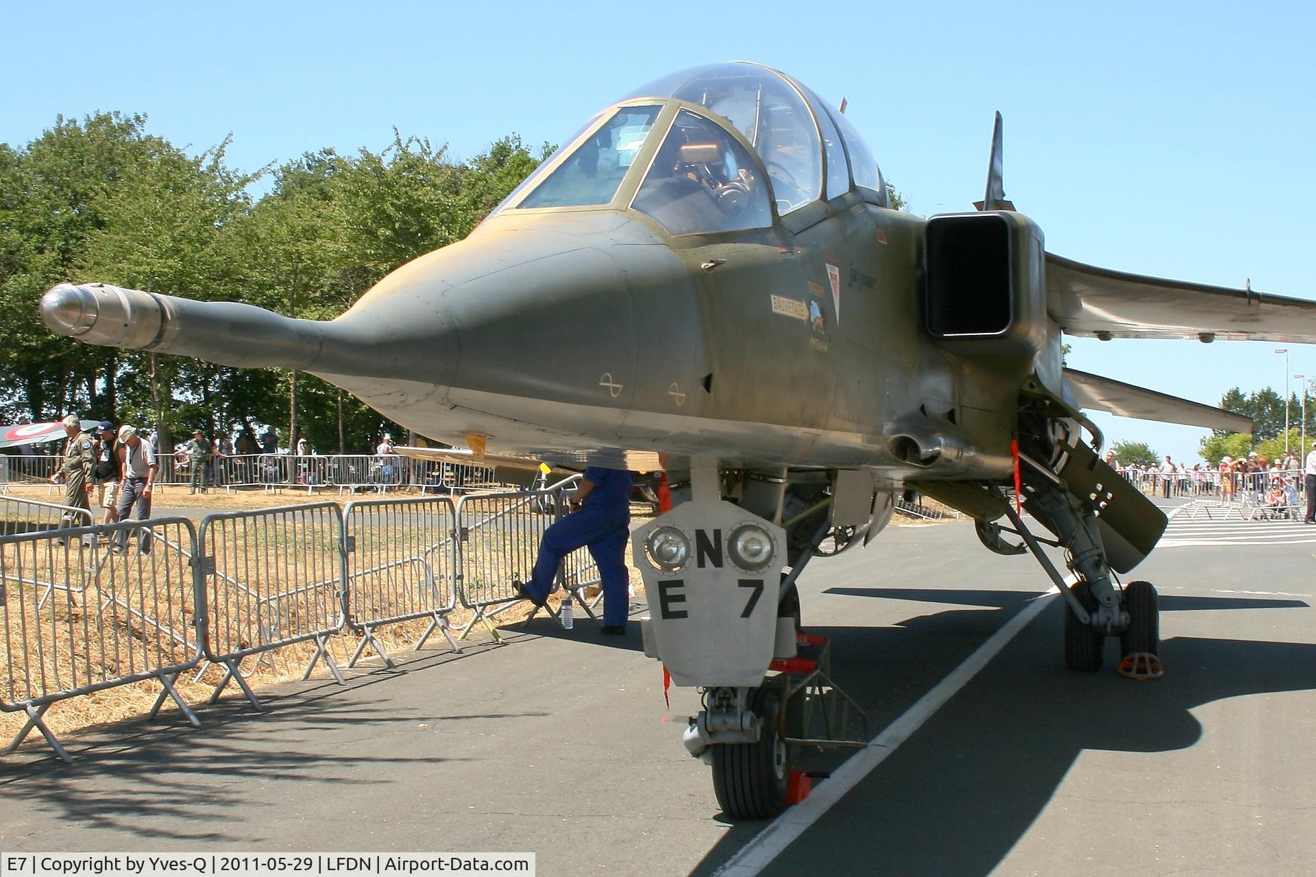 E7, Sepecat Jaguar E C/N E7, Sepecat Jaguar E, Static display, Rochefort-St Agnant AB 721 (LFDN-RCO) open day 2011