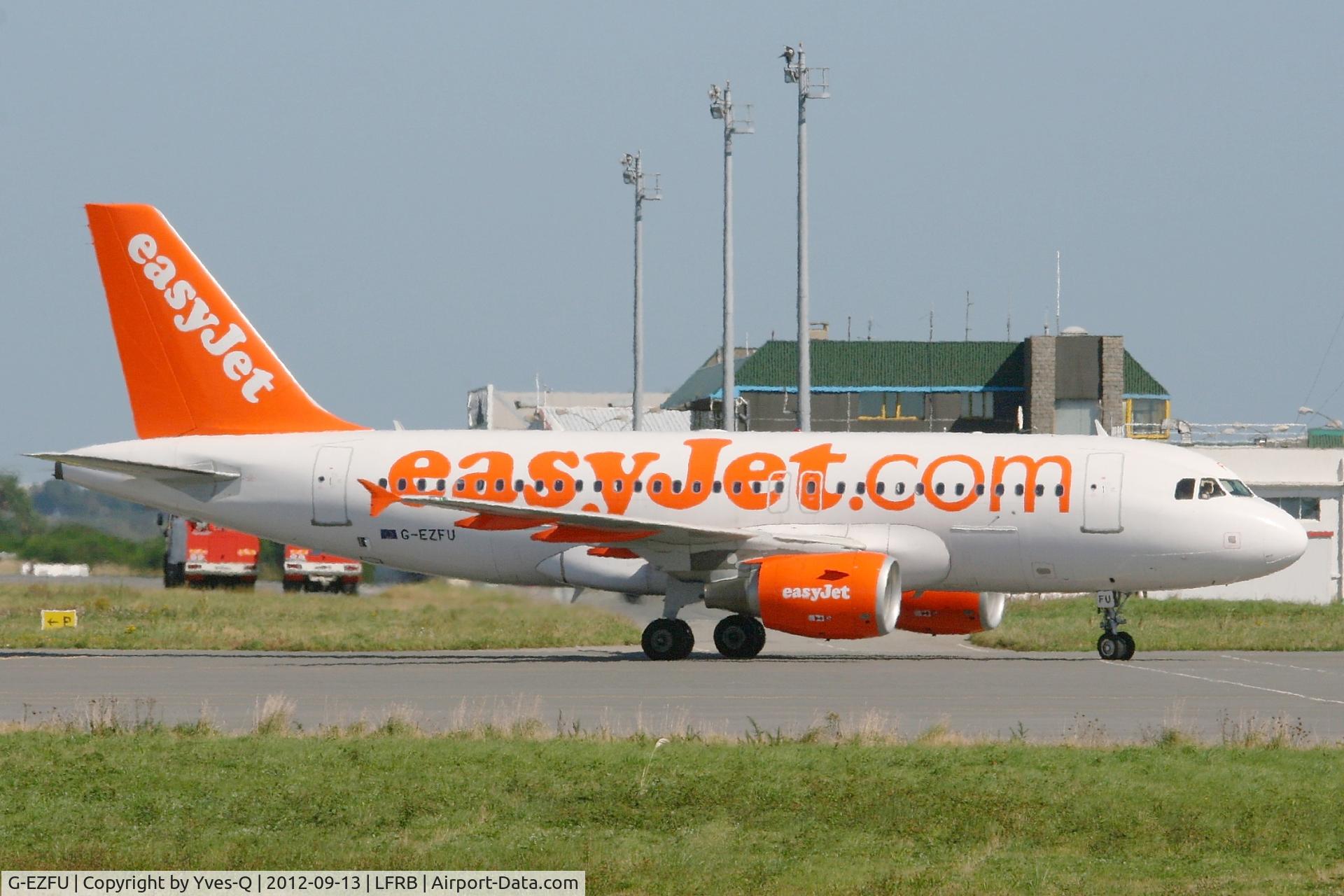 G-EZFU, 2010 Airbus A319-111 C/N 4313, Airbus A319-111, Taxiing to boarding ramp, Brest-Bretagne Airport (LFRB-BES)