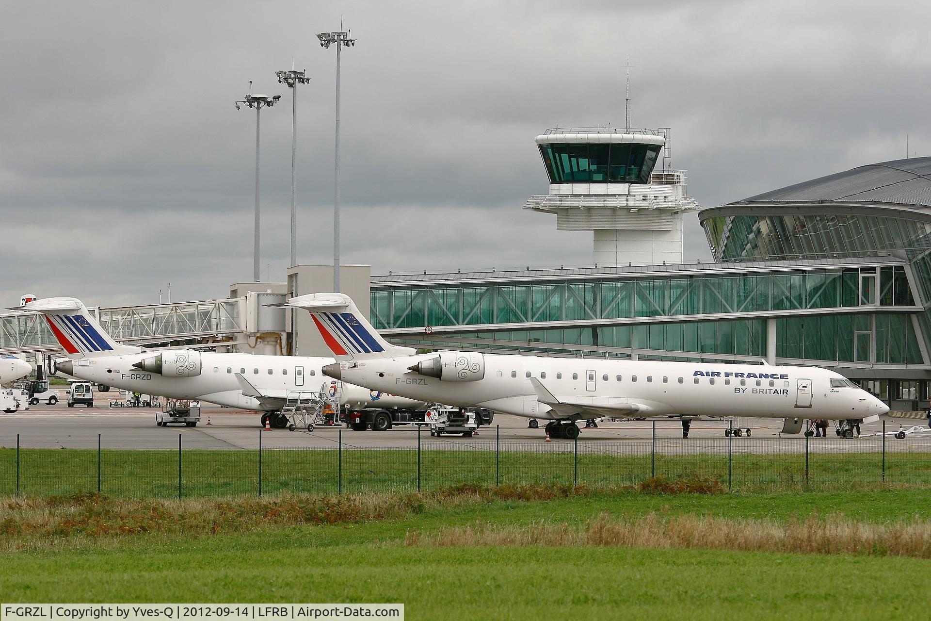 F-GRZL, 2006 Bombardier CRJ-700 (CL-600-2C10) Regional Jet C/N 10245, Canadair Regional Jet CRJ702, Boarding area, Brest-Bretagne Airport (LFRB-BES)
