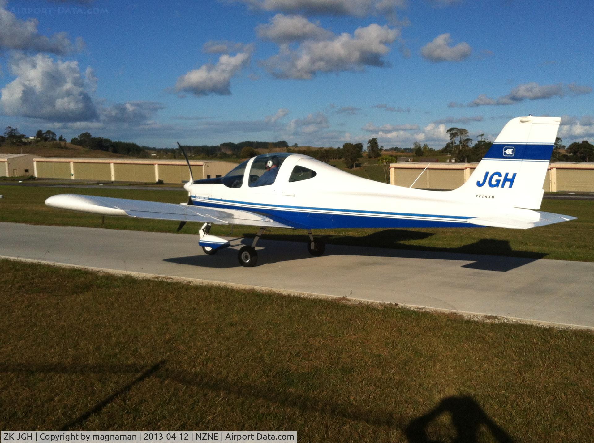 ZK-JGH, Tecnam P-96 Golf C/N 213, Taxying out for take off at North SHore