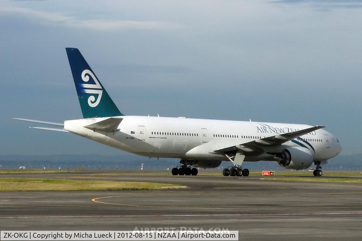 ZK-OKG, 2006 Boeing 777-219 C/N 29403, At Auckland