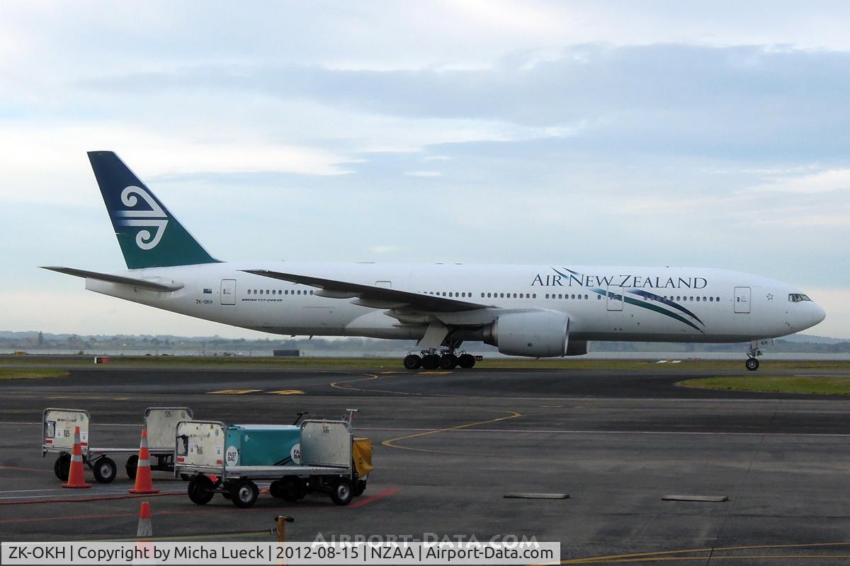 ZK-OKH, 2007 Boeing 777-219/ER C/N 34379, At Auckland