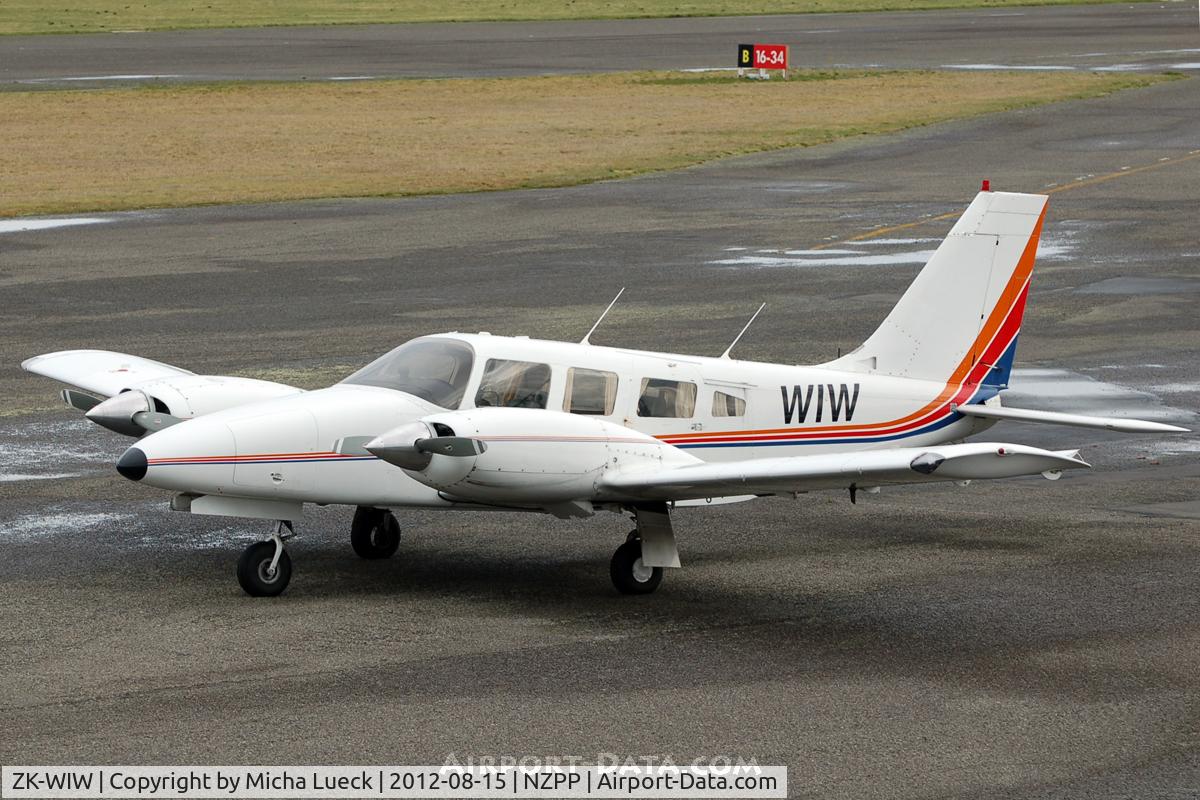 ZK-WIW, Piper PA-34-220T Seneca C/N 34-48017, The small airport at Paraparaumu