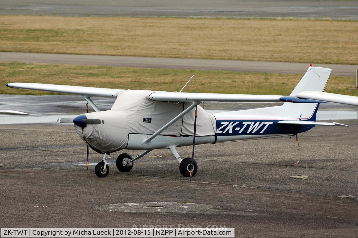 ZK-TWT, Cessna A150L Aerobat Aerobat C/N 0369, The small airport at Paraparaumu