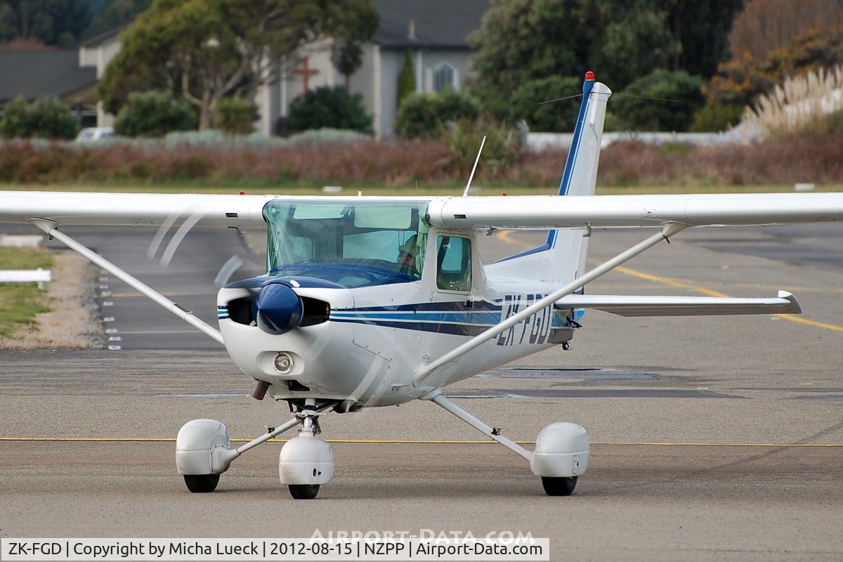 ZK-FGD, Cessna 152 C/N 15283735, The small airport at Paraparaumu