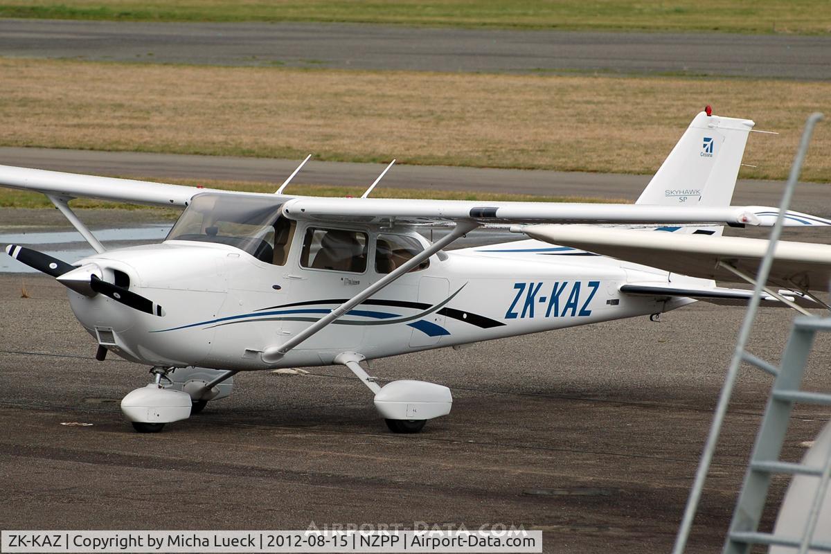 ZK-KAZ, 2006 Cessna 172S C/N 172S10406, The small airport at Paraparaumu