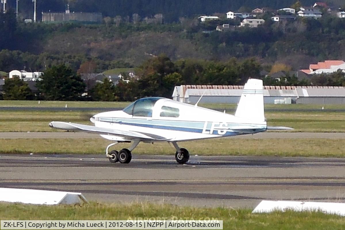 ZK-LFS, Grumman American AA-1C Lynx C/N AA1C-0191, The small airport at Paraparaumu