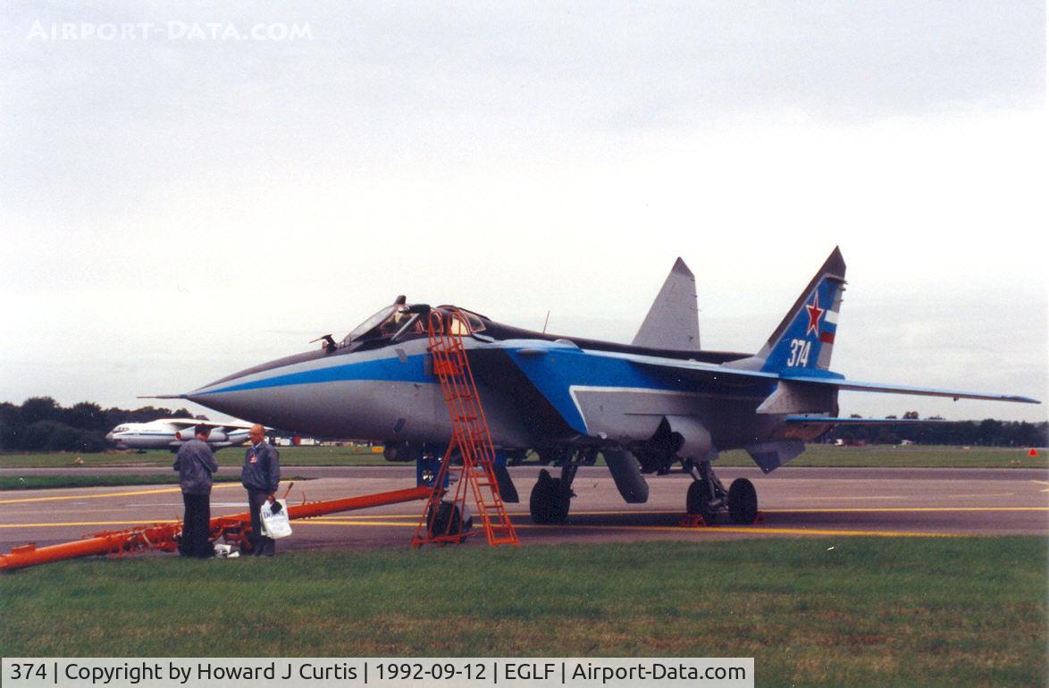 374, Mikoyan-Gurevich MiG-31 C/N N6970012149696, At the Farnborough Air Show.