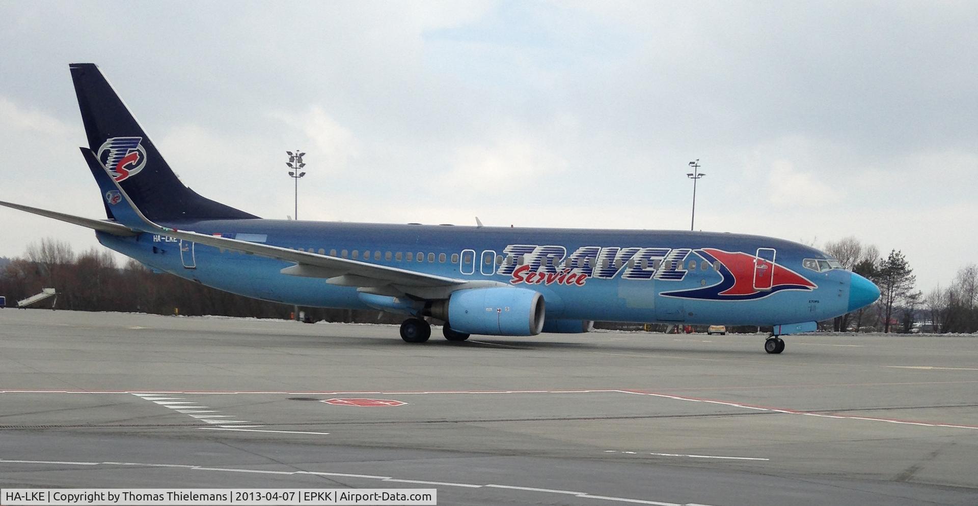HA-LKE, 2001 Boeing 737-86Q C/N 30278, taxiing