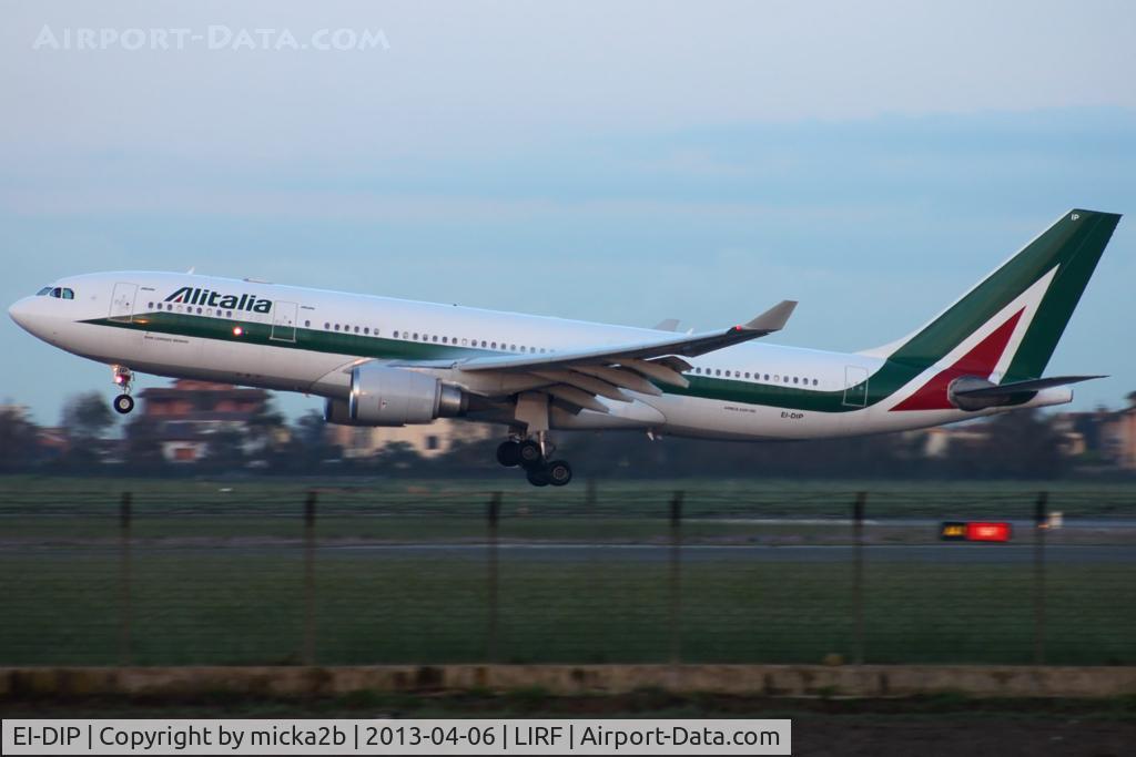 EI-DIP, 2000 Airbus A330-202 C/N 339, Landing