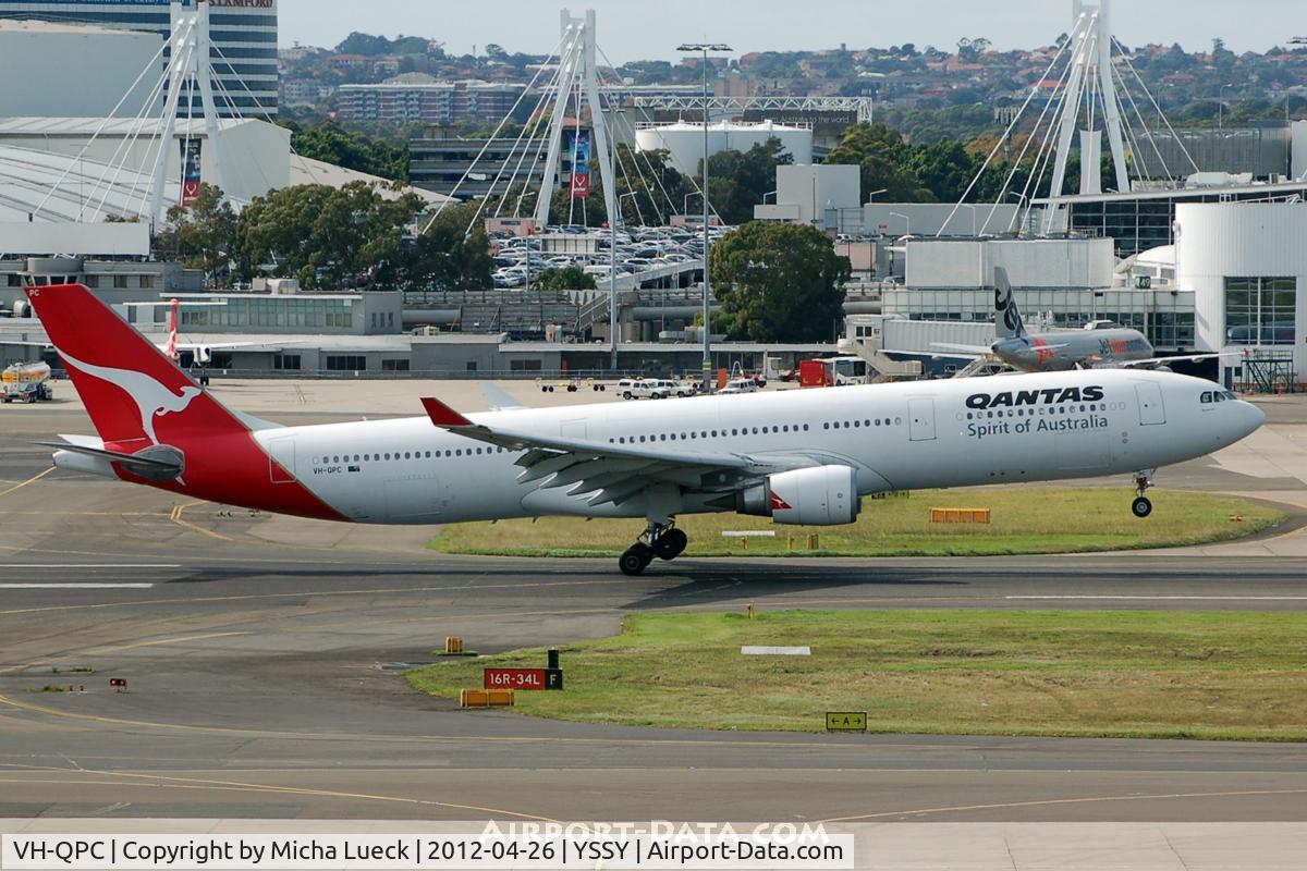 VH-QPC, 2003 Airbus A330-303 C/N 564, At Sydney