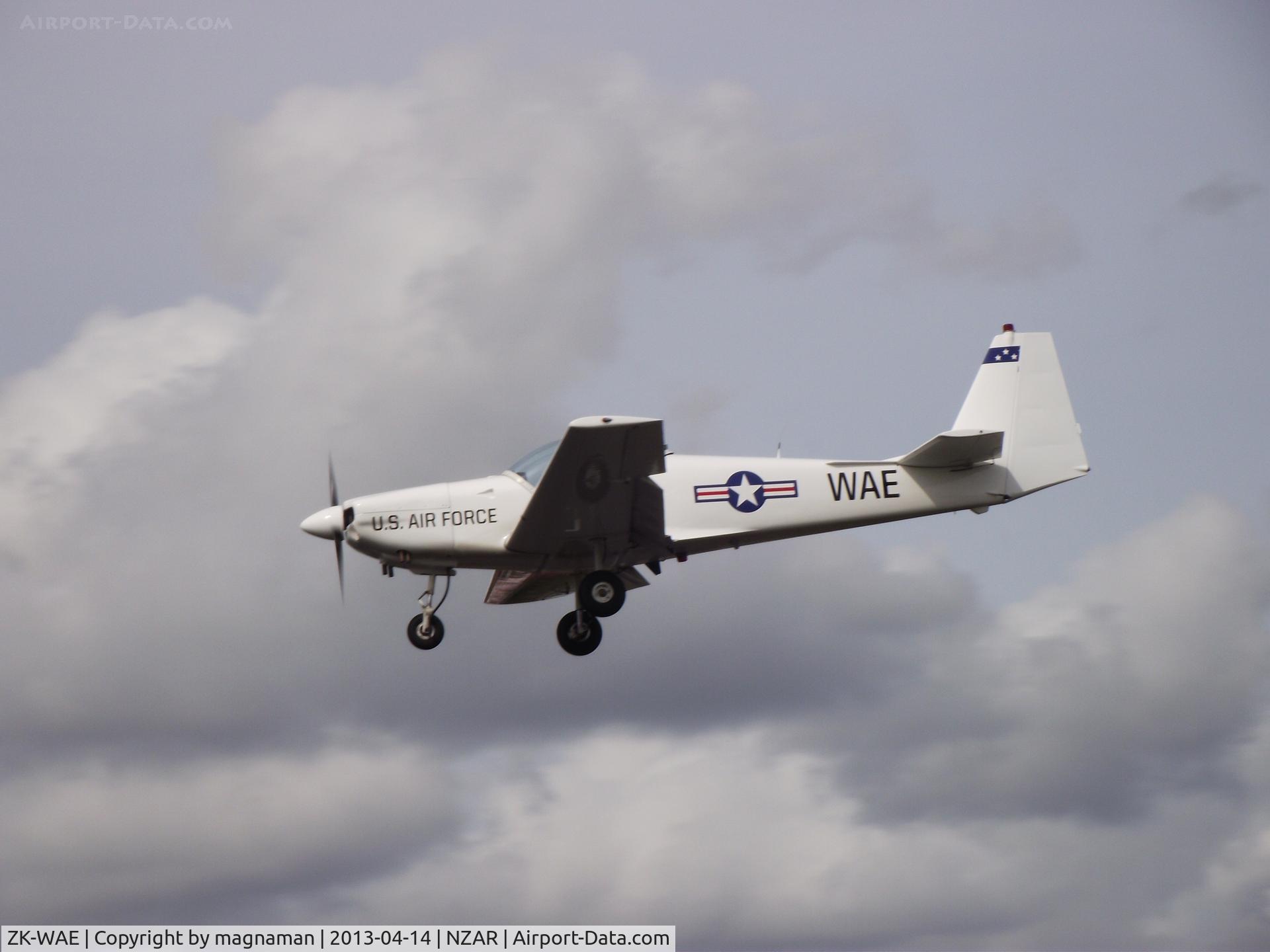 ZK-WAE, 1985 Slingsby T-67B Firefly C/N 2028, Landing at Ardmore