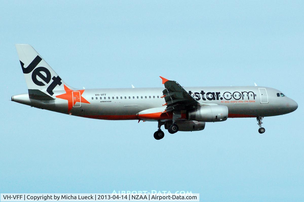 VH-VFF, 2012 Airbus A320-232 C/N 5039, At Auckland