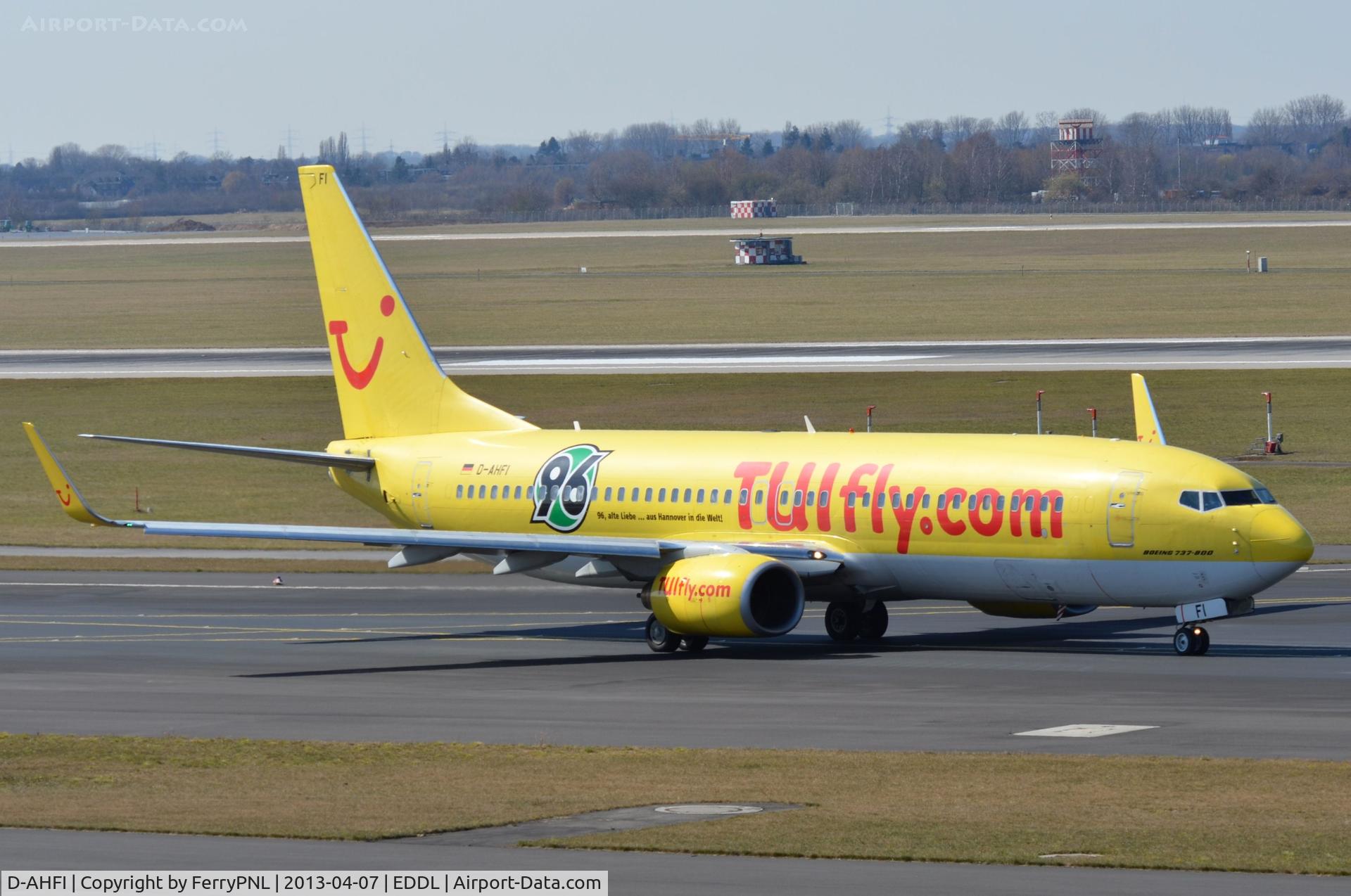 D-AHFI, 1999 Boeing 737-8K5 C/N 27984, TUIfly B738 taxiing