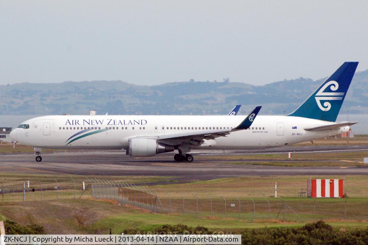 ZK-NCJ, 1995 Boeing 767-319/ER C/N 26915, At Auckland