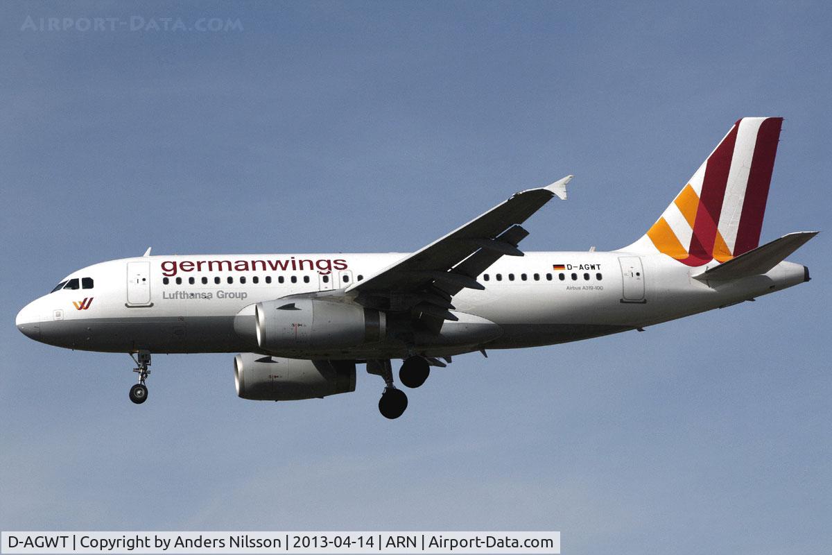 D-AGWT, 2012 Airbus A319-132 C/N 5043, On final approach  for runway 26.
