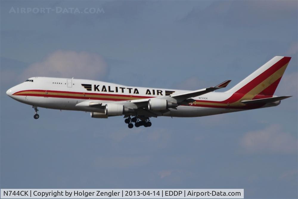 N744CK, 1993 Boeing 747-446 C/N 26353, Final approach on a sunday afternoon.....